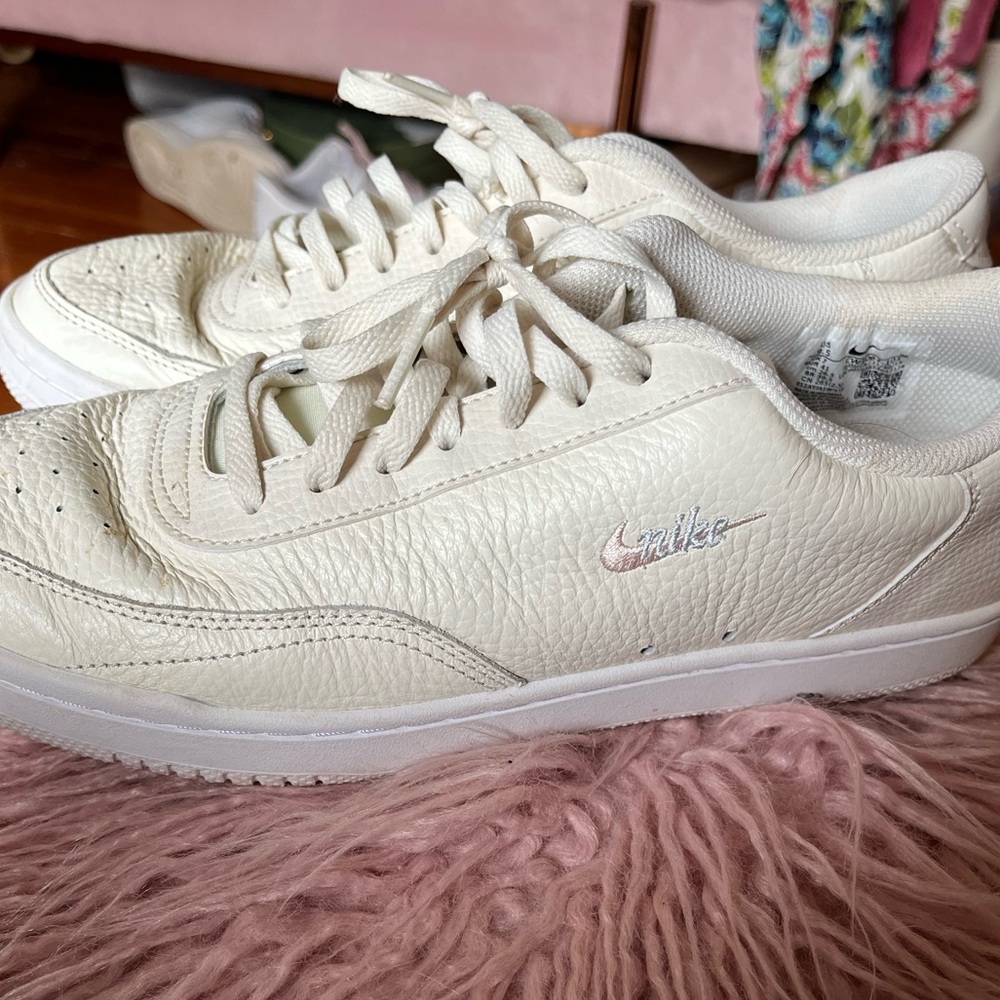 Nike court vintage premium